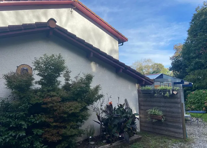 Independant Au Calme A Homestay Biarritz